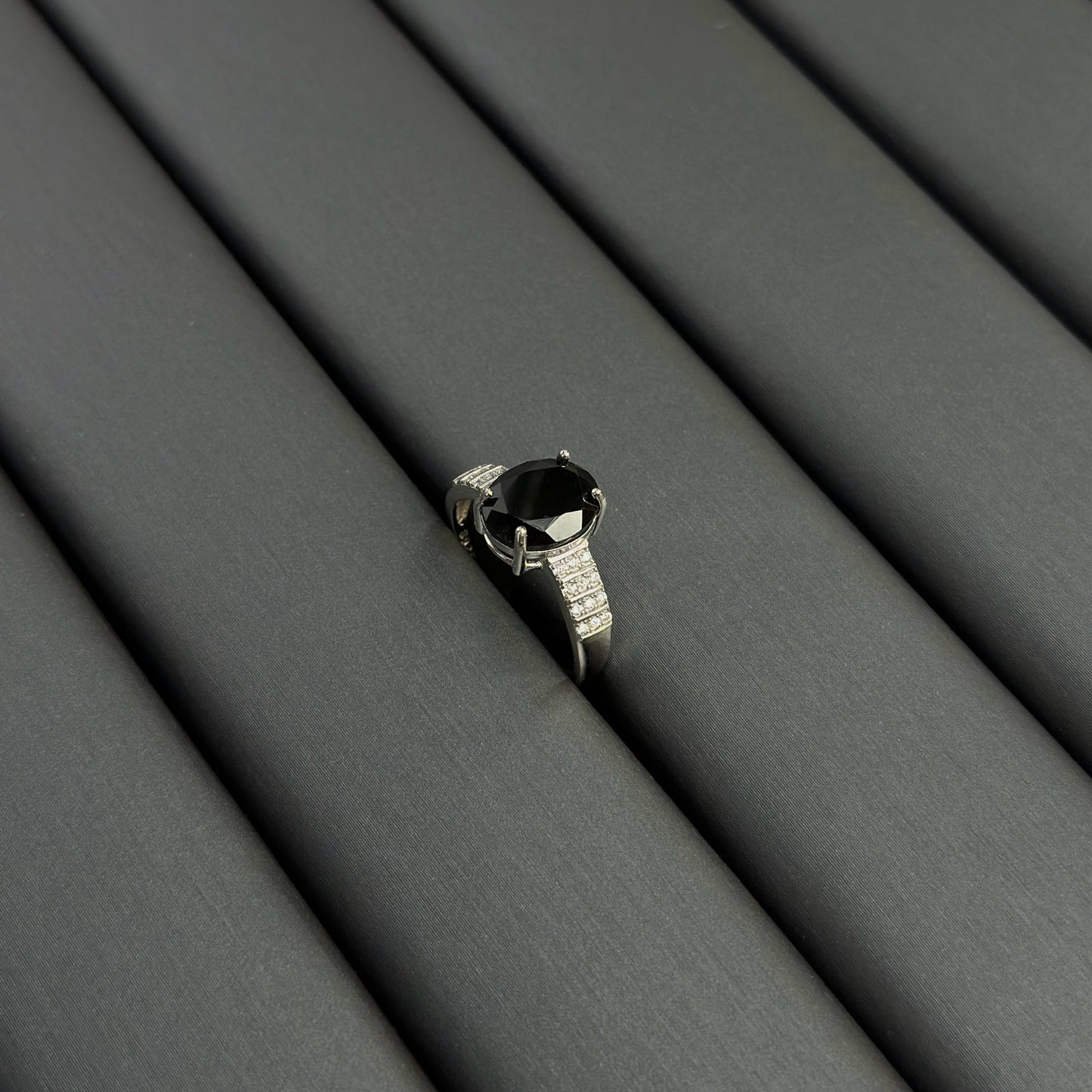 Eternal Knot Black Spinel S925 Ring