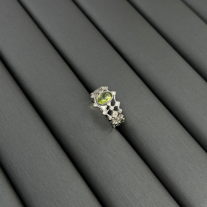 Vintage Charm Peridot S925 Ring