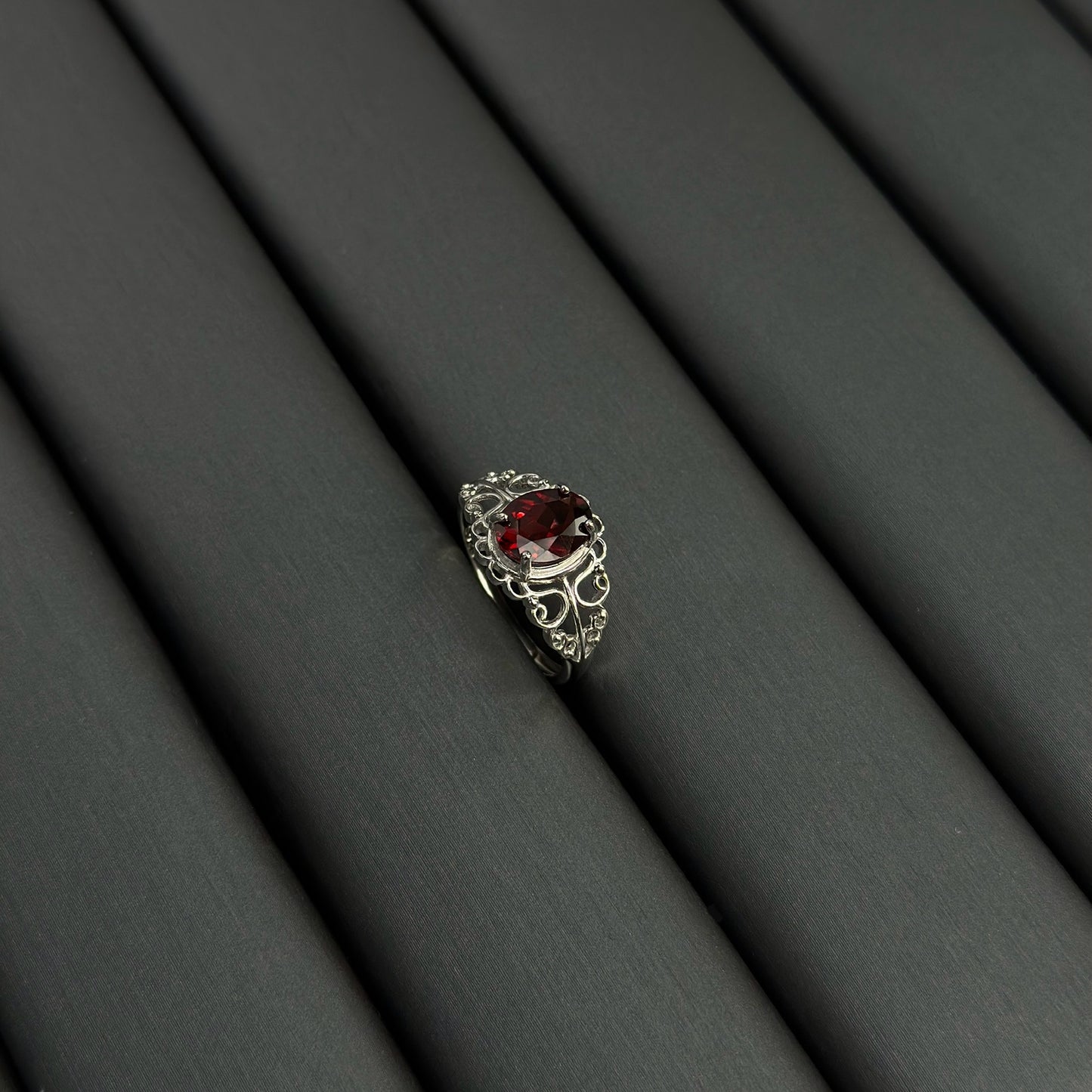 Modern Retro Garnet S925 Ring