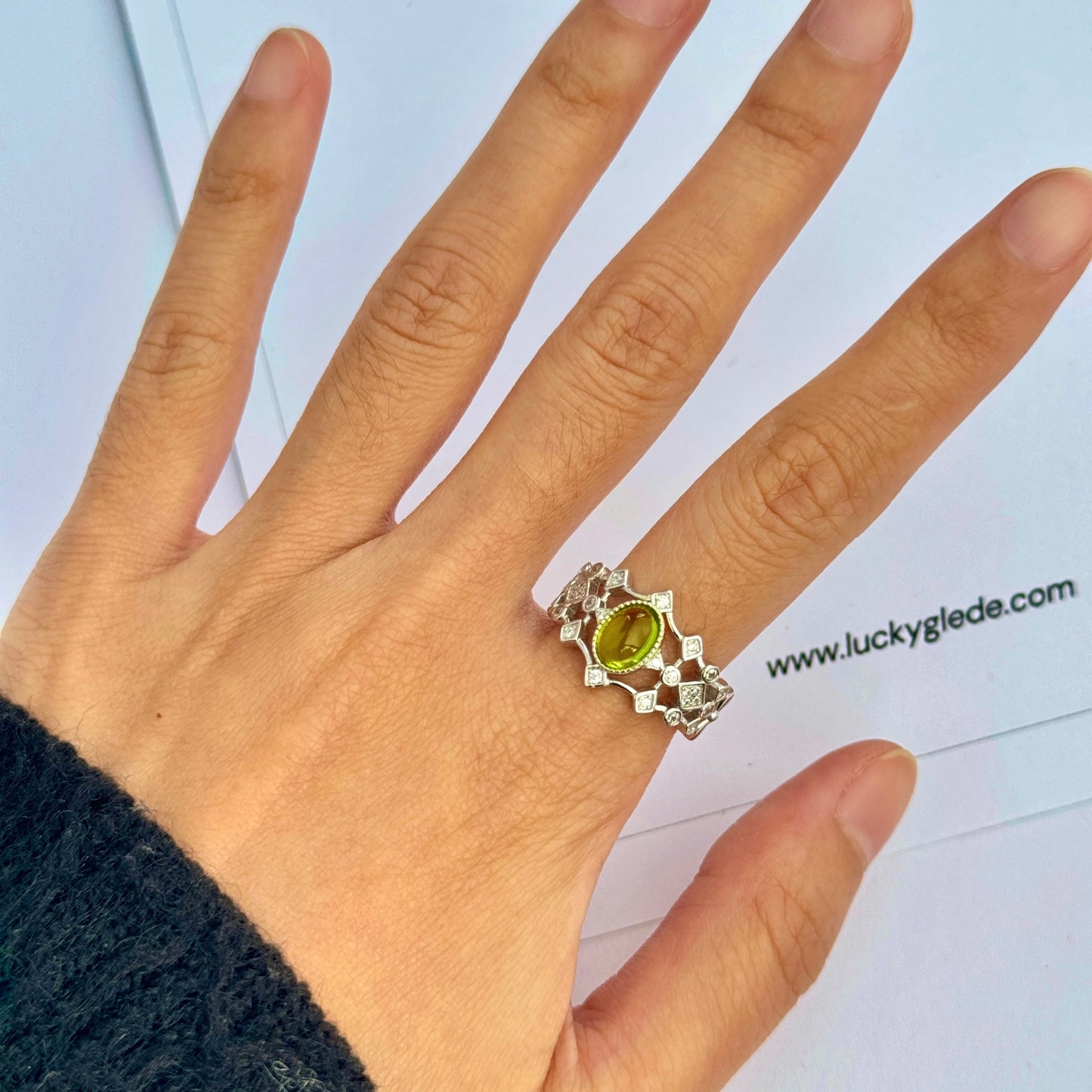 Vintage Charm Peridot S925 Ring