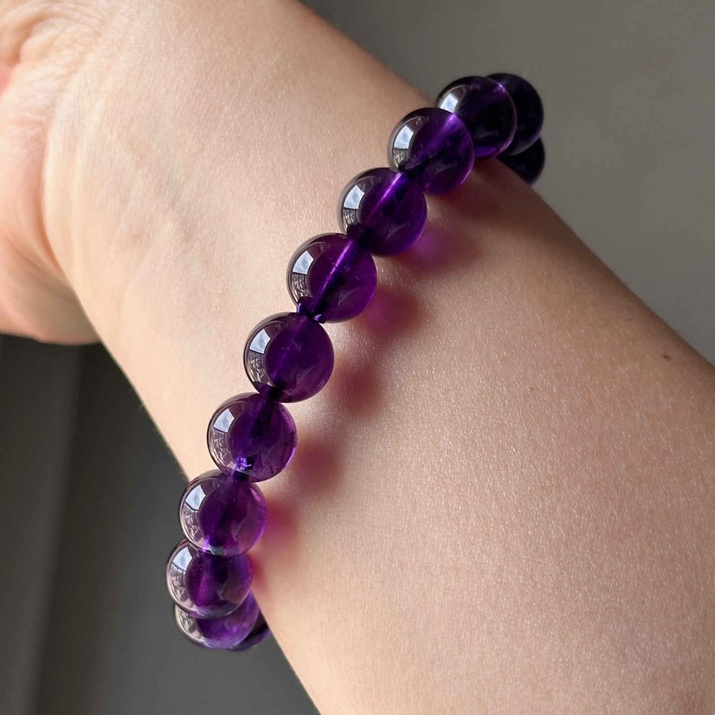 Amethyst bracelet: a symbol of wisdom and tranquility