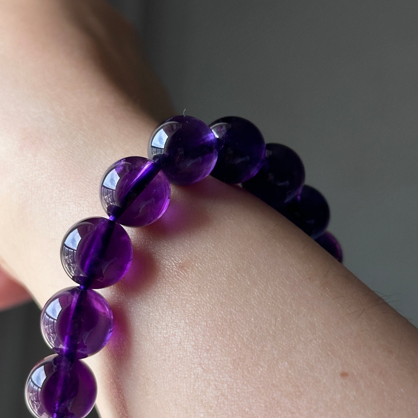 Amethyst bracelet: a symbol of wisdom and tranquility